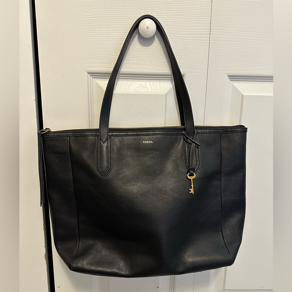 Fossil Sydney Tote in Black Pebbled Leather